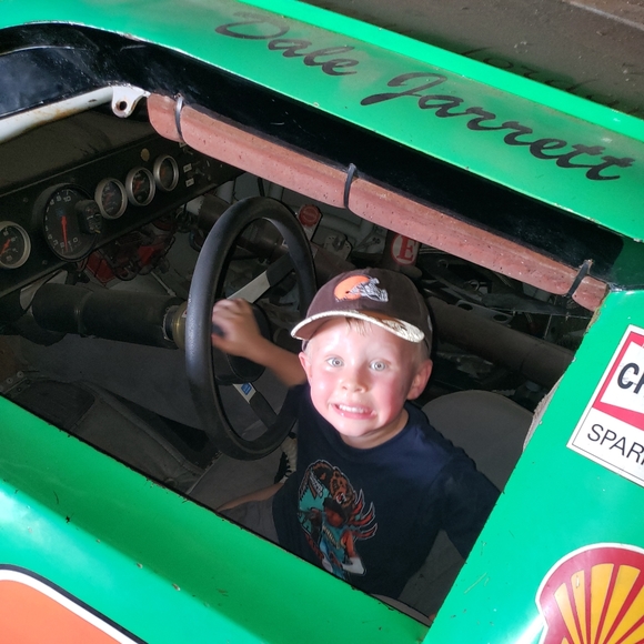 Meet your Posher, Adam - Picture 5 of 8